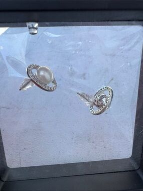 Source Unknown Silver Pearl Halo Stud Earrings - White Pearl